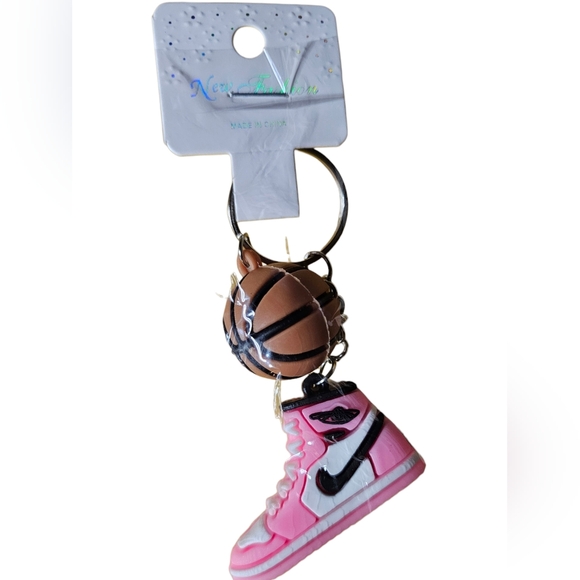 (Pick 1) Air Jordan Sneaker Basketball Keychains - Picture 6 of 8